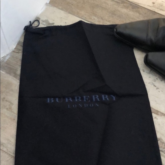 Burberry soft leather boots with silver hardware - Picture 7 of 7